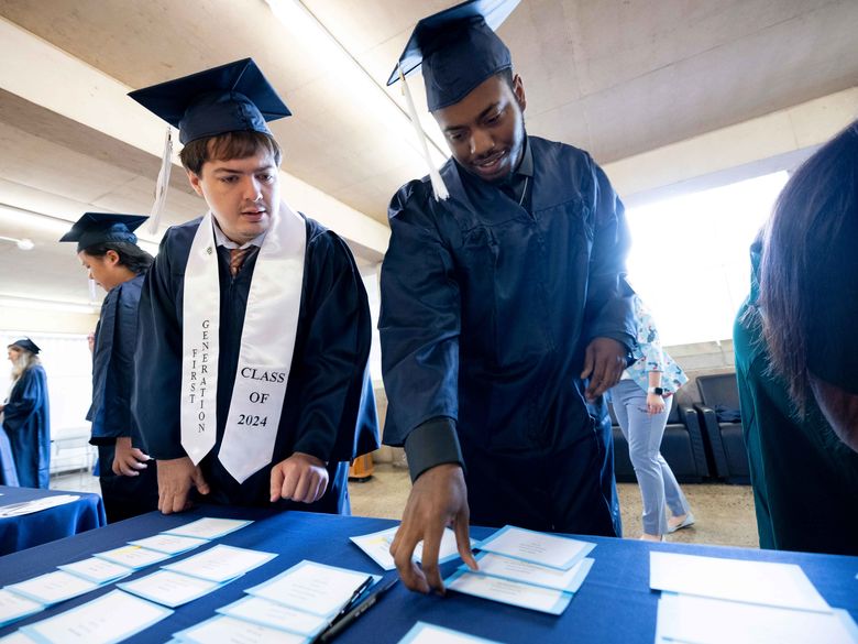 two students at 十大足彩平台 (near Philadelphia) commencement 