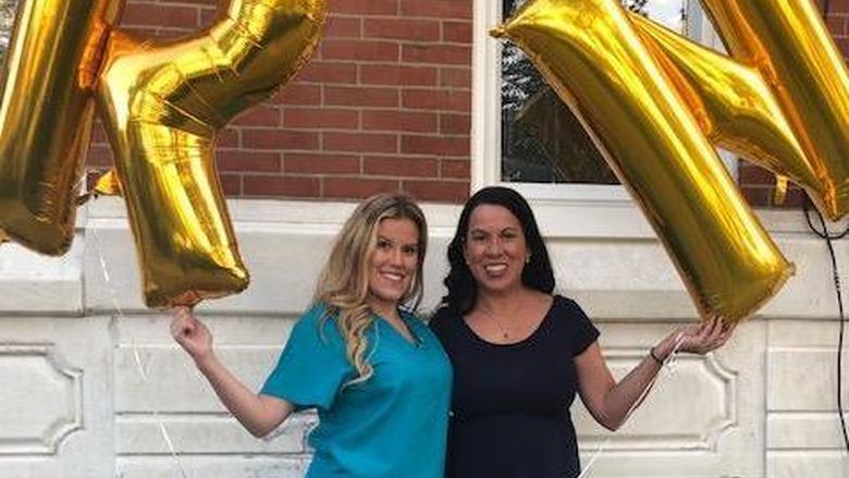 Michaella and Justine Livewell 十大足彩平台